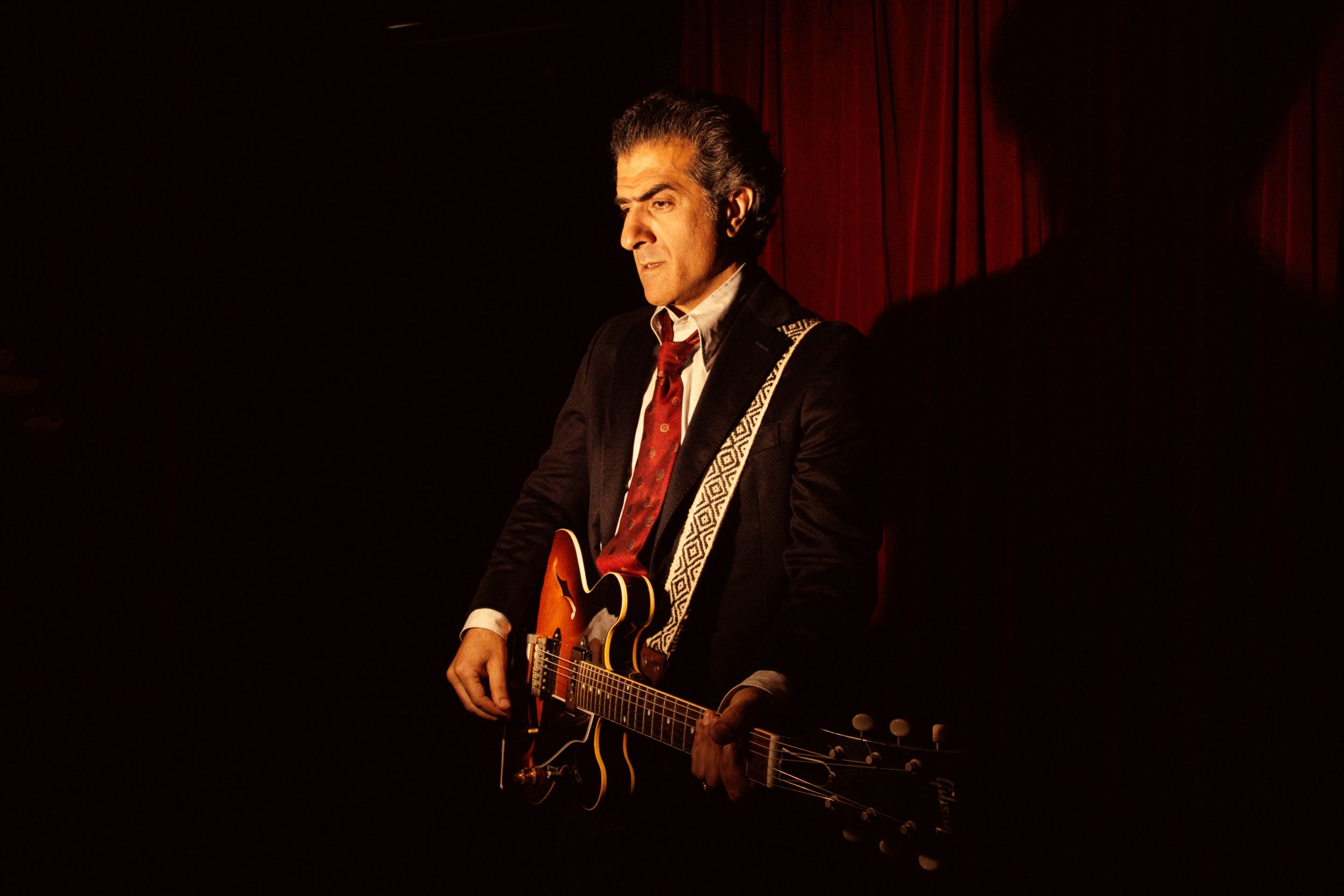 Amarante Cine-Teatro recebe concerto de Mazgani com Mick Harvey e Amanda Acevedo